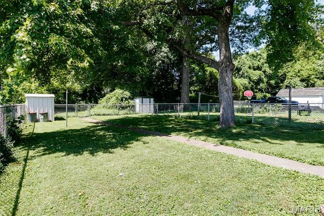 2104 Lexa Drive, St Louis, MO 63136