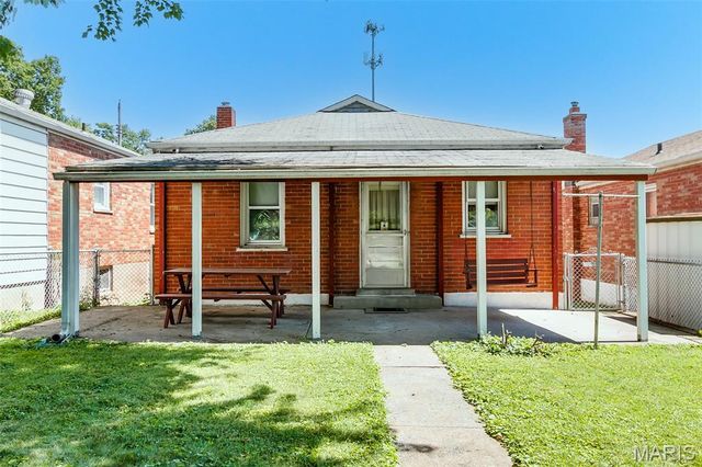 2104 Lexa Drive, St Louis, MO 63136