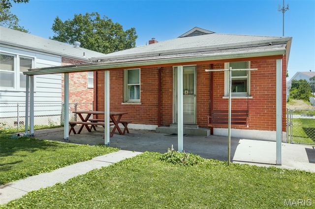 2104 Lexa Drive, St Louis, MO 63136