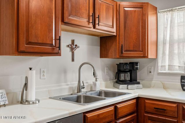 104 Golf Club Lane, Lenoir City, TN 37771