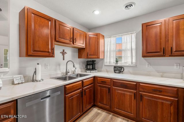 104 Golf Club Lane, Lenoir City, TN 37771