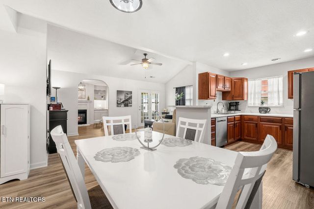 104 Golf Club Lane, Lenoir City, TN 37771