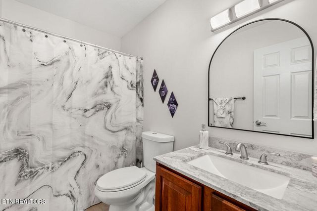 104 Golf Club Lane, Lenoir City, TN 37771