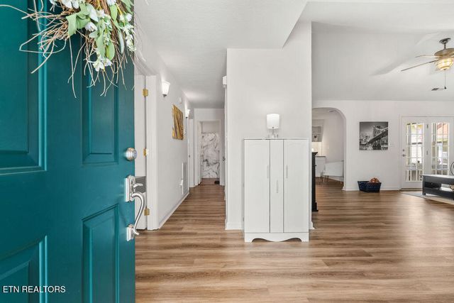 104 Golf Club Lane, Lenoir City, TN 37771