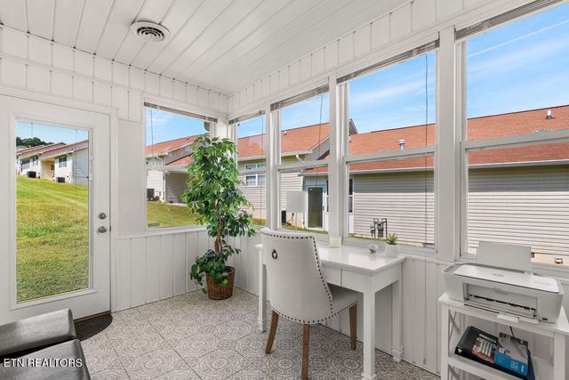 104 Golf Club Lane, Lenoir City, TN 37771