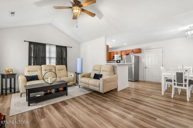 104 Golf Club Lane, Lenoir City, TN 37771