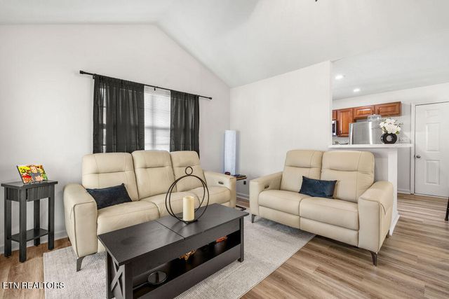 104 Golf Club Lane, Lenoir City, TN 37771