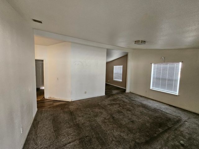 900 E Rankin 69, Tulare, CA 93274