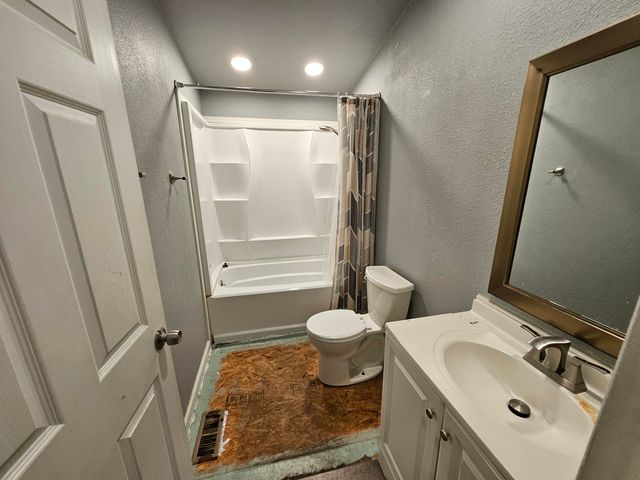 900 E Rankin 69, Tulare, CA 93274