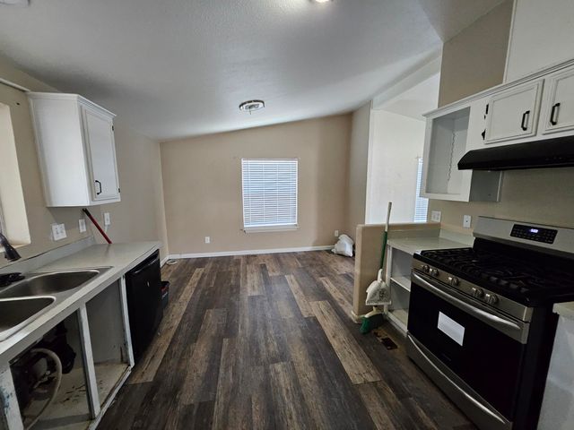 900 E Rankin 69, Tulare, CA 93274