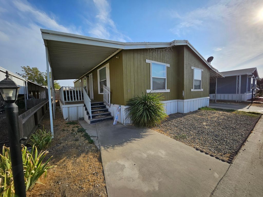 900 E Rankin 69, Tulare, CA 93274