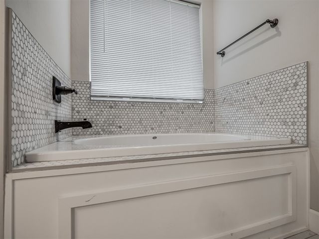 5813 NW 159th Street, Edmond, OK 73013
