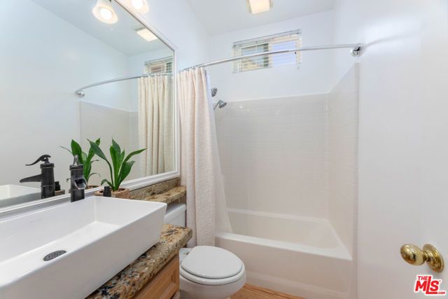 22 Moonridge Court, Azusa, CA 91702