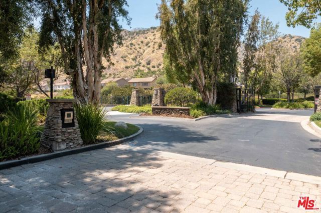 22 Moonridge Court, Azusa, CA 91702