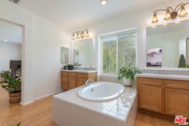 22 Moonridge Court, Azusa, CA 91702