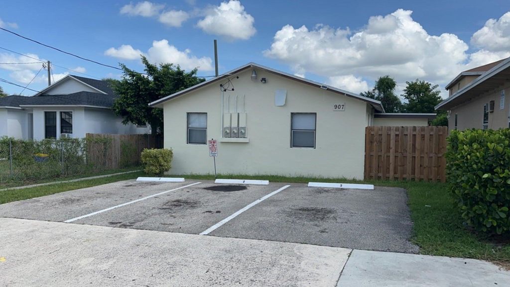 907 8th Street 2, West Palm Beach, FL 33401
