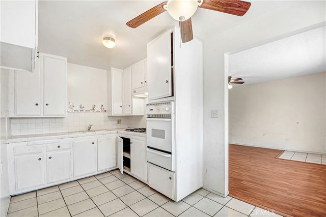 1649 S La Brea, Los Angeles, CA 90019