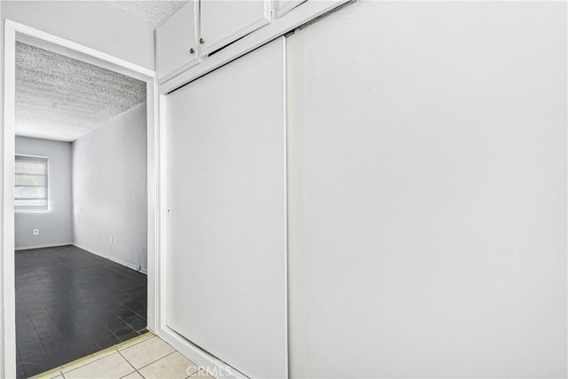 1649 S La Brea, Los Angeles, CA 90019