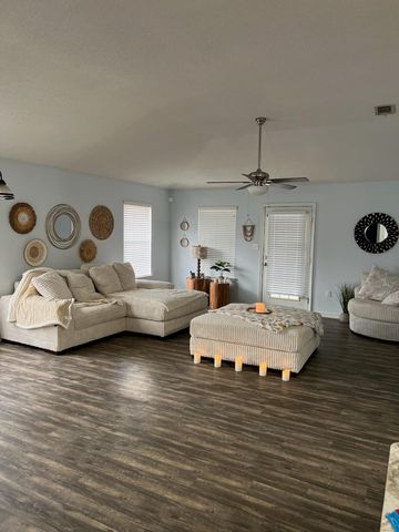 925 Lajolla Lane, Mary Esther, FL 32569