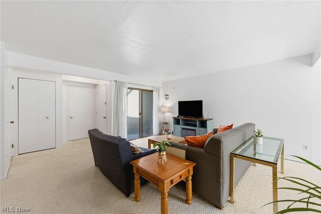 4442 Habersham Lane S, Richmond Heights, OH 44143