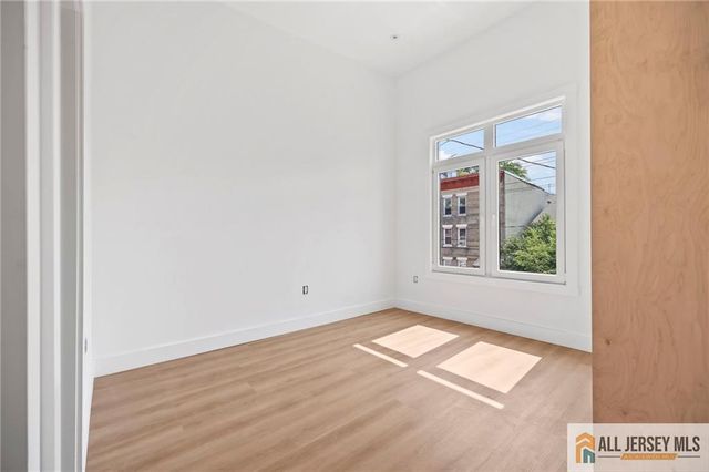 291 New York Avenue 3, Jersey City, NJ 07307