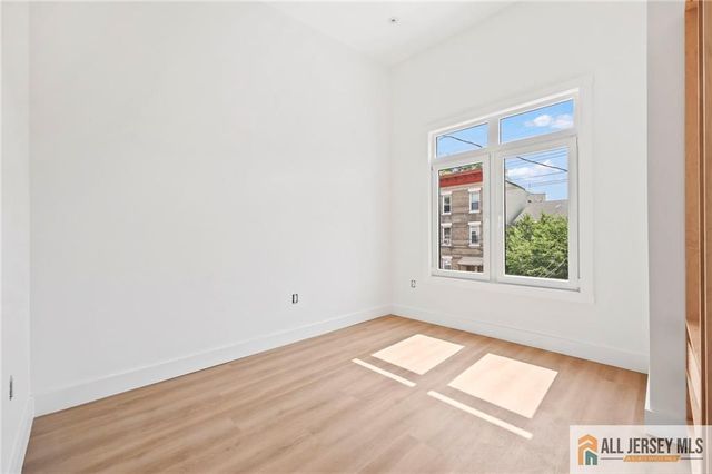 291 New York Avenue 3, Jersey City, NJ 07307