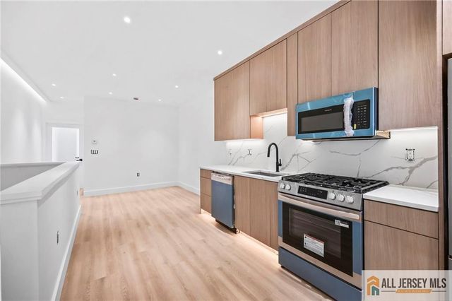 291 New York Avenue 3, Jersey City, NJ 07307