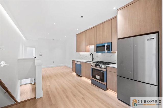 291 New York Avenue 3, Jersey City, NJ 07307