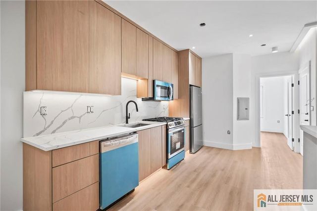 291 New York Avenue 3, Jersey City, NJ 07307