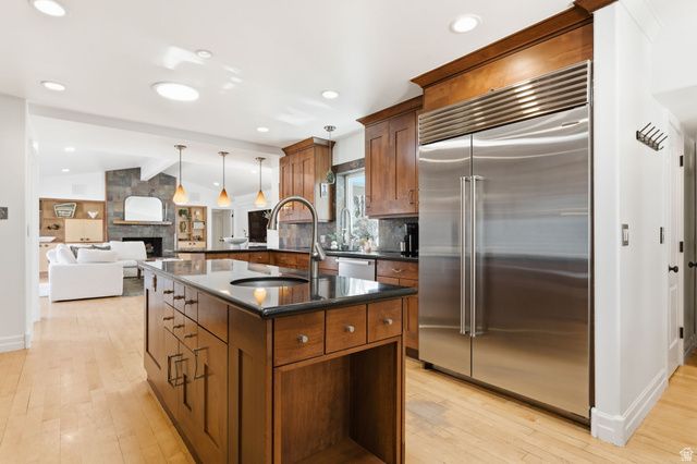 5575 S MERLYN CIR, Holladay, UT 84117