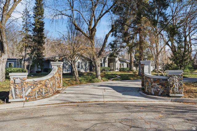 5575 S MERLYN CIR, Holladay, UT 84117