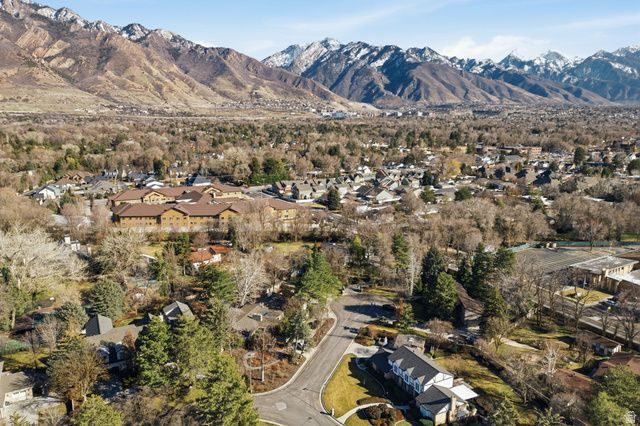 5575 S MERLYN CIR, Holladay, UT 84117