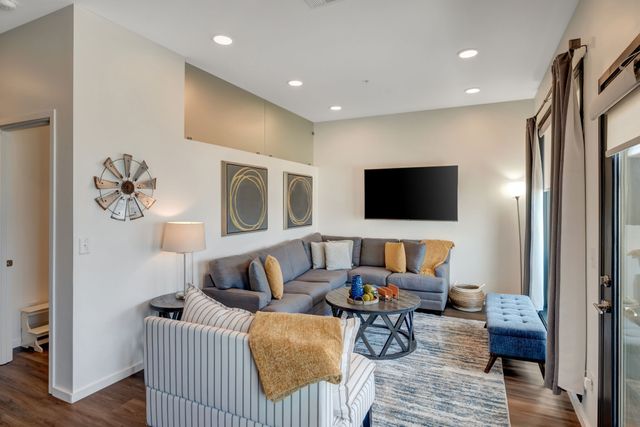 920 South St Apt 412, Nashville, TN 37203