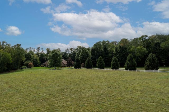 2065 W River Road, Niles, MI 49120