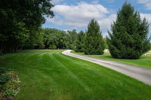 2065 W River Road, Niles, MI 49120