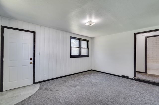 1842 N Chautauqua Ave, Wichita, KS 67214