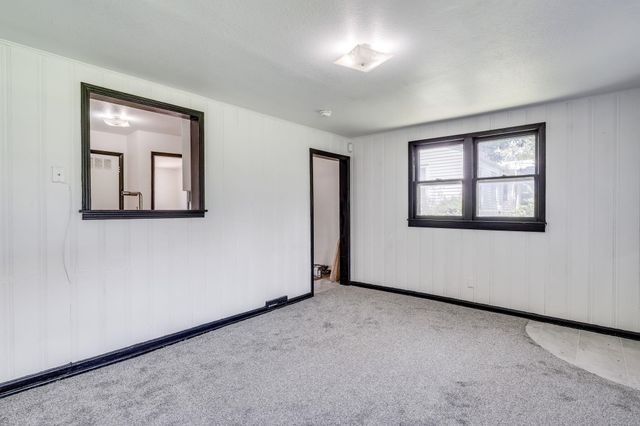 1842 N Chautauqua Ave, Wichita, KS 67214