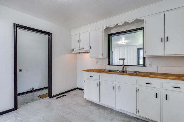 1842 N Chautauqua Ave, Wichita, KS 67214