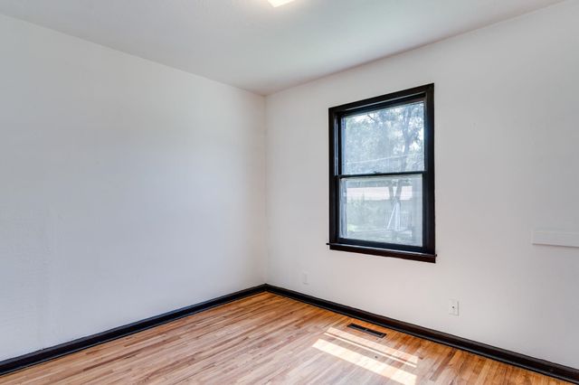 1842 N Chautauqua Ave, Wichita, KS 67214