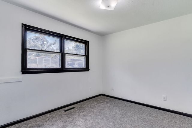 1842 N Chautauqua Ave, Wichita, KS 67214