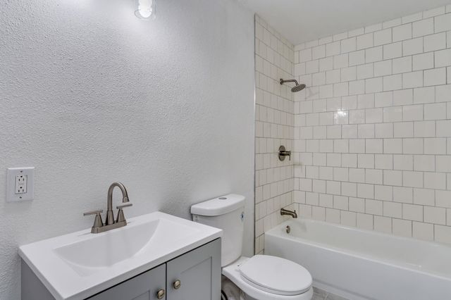 1842 N Chautauqua Ave, Wichita, KS 67214