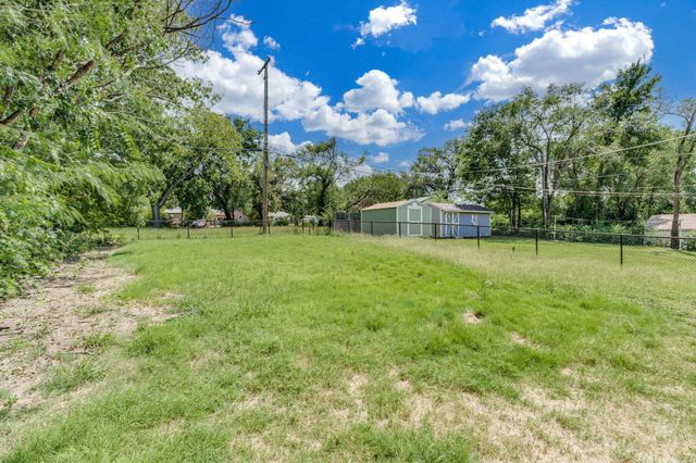 1842 N Chautauqua Ave, Wichita, KS 67214