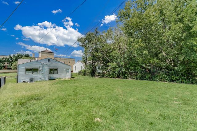 1842 N Chautauqua Ave, Wichita, KS 67214