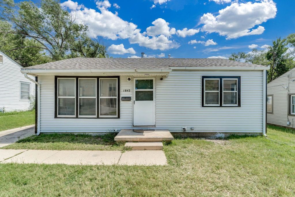 1842 N Chautauqua Ave, Wichita, KS 67214