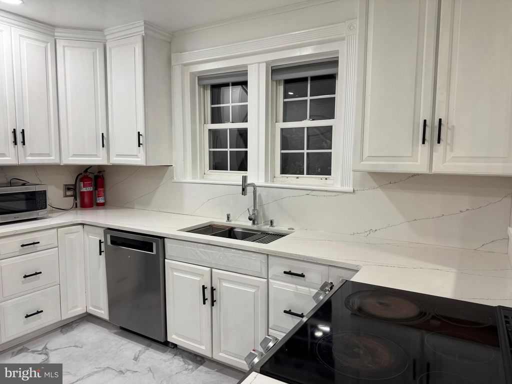 725 W MOUNT VERNON ST, Lansdale, PA 19446