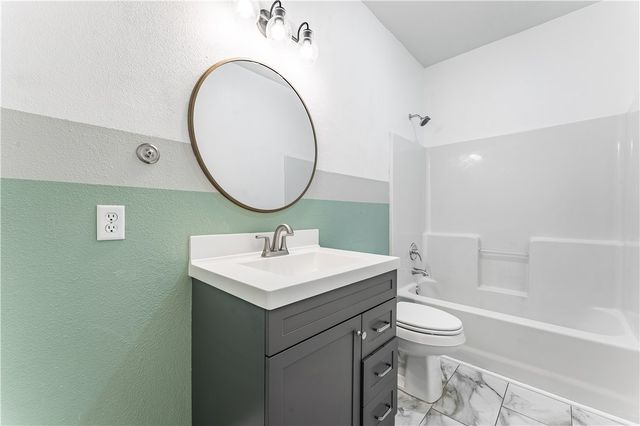 6 N Cheshnut Drive, Bella Vista, AR 72714