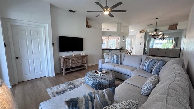 6812 Satinleaf RD S 202, Naples, FL 34109