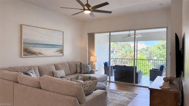 6812 Satinleaf RD S 202, Naples, FL 34109