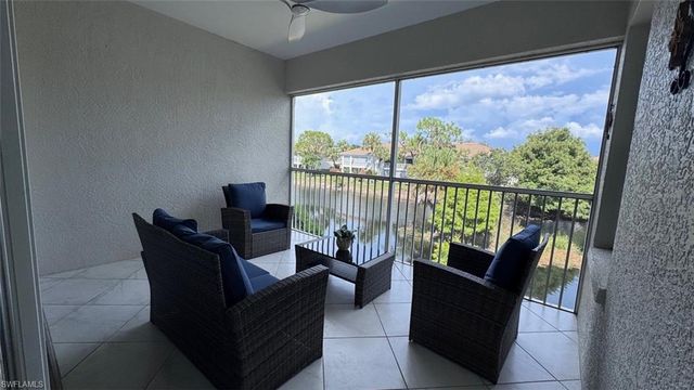 6812 Satinleaf RD S 202, Naples, FL 34109