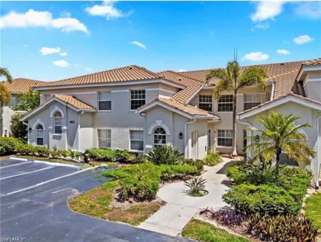 6812 Satinleaf RD S 202, Naples, FL 34109